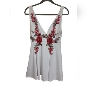Floral Embroidered Mini Dress‎ V Neck Sleeveless Party White Size Unknown